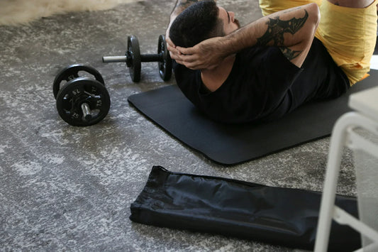 Comment bien débuter la musculation à la maison sans matériel coûteux (Guide 2026)